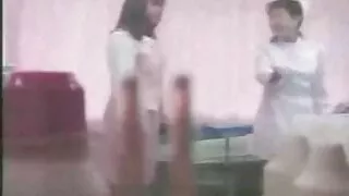 Teisė sode ji valgė suaugusiųjų pūlingas su plaukuota pubes