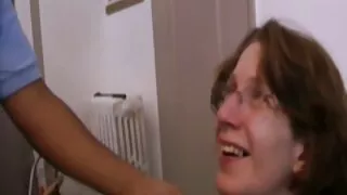 Jis išspausdino draugo pūlingas ir stumdavo savo gaidys viduje jos