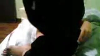 Jauni viščiukai su juodaodžiai sušikti butas