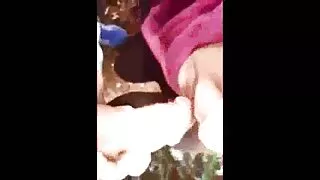 Panele Ebony įdėta vibratoriaus jos pūlingas ant lovos