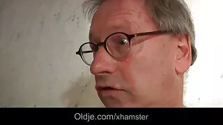 Jauni viščiukai Čiulpia Ir fuck Su Vaikinu