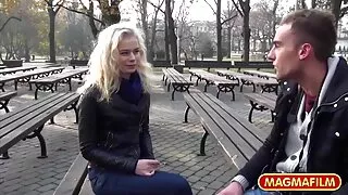 Žavinga mergina norėjo padaryti kai neklaužada dušo
