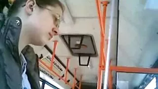 Mergina gavo šlapias ir parodė gydytojui savo pūlingas