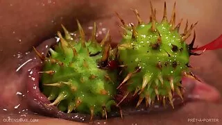 Naudojant vibratorius masturbuojantis elf mergina
