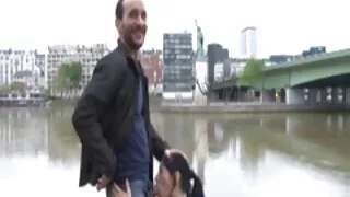 Savimi laukiniai yra užimtas čiulpti dude Tai gaidys