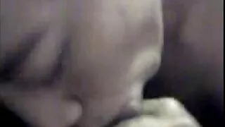 Moterų pleasuring vaikinas sultingas grobio ir didelis melžimo